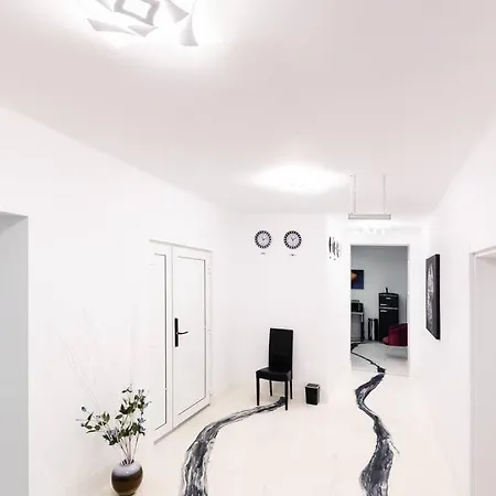 Monaco Apartment *